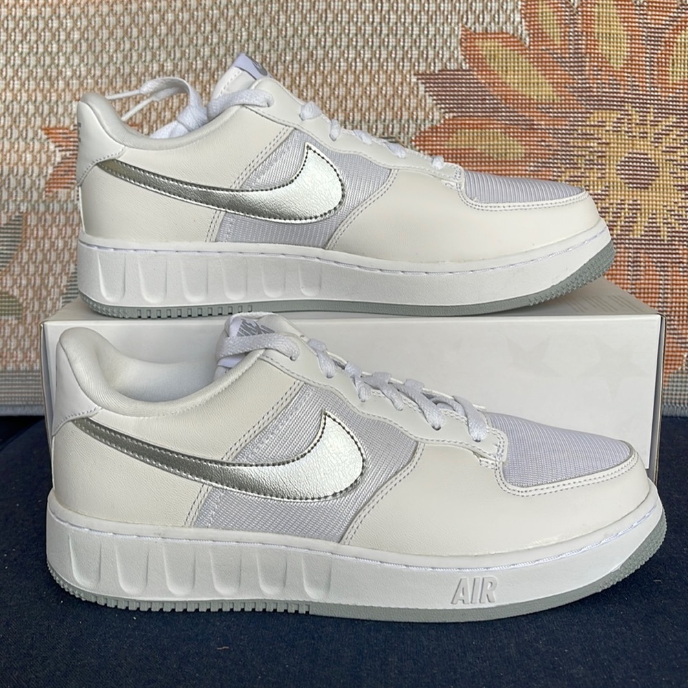 NIKE WMNS AIR FORCE 1 UNITY DQ6029 102
WHITE/WOLF GREY-PURE PLATINUM PLATFORMS